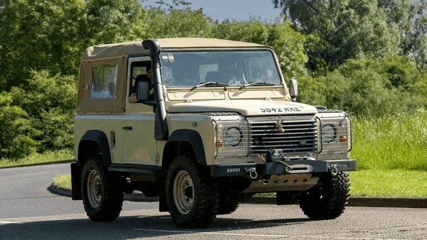 Best Land Rover Defender Year: 2026 Guide