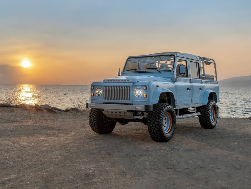 What It's Like Driving an Old / Restored Land Rover Defender | Monarch ...
